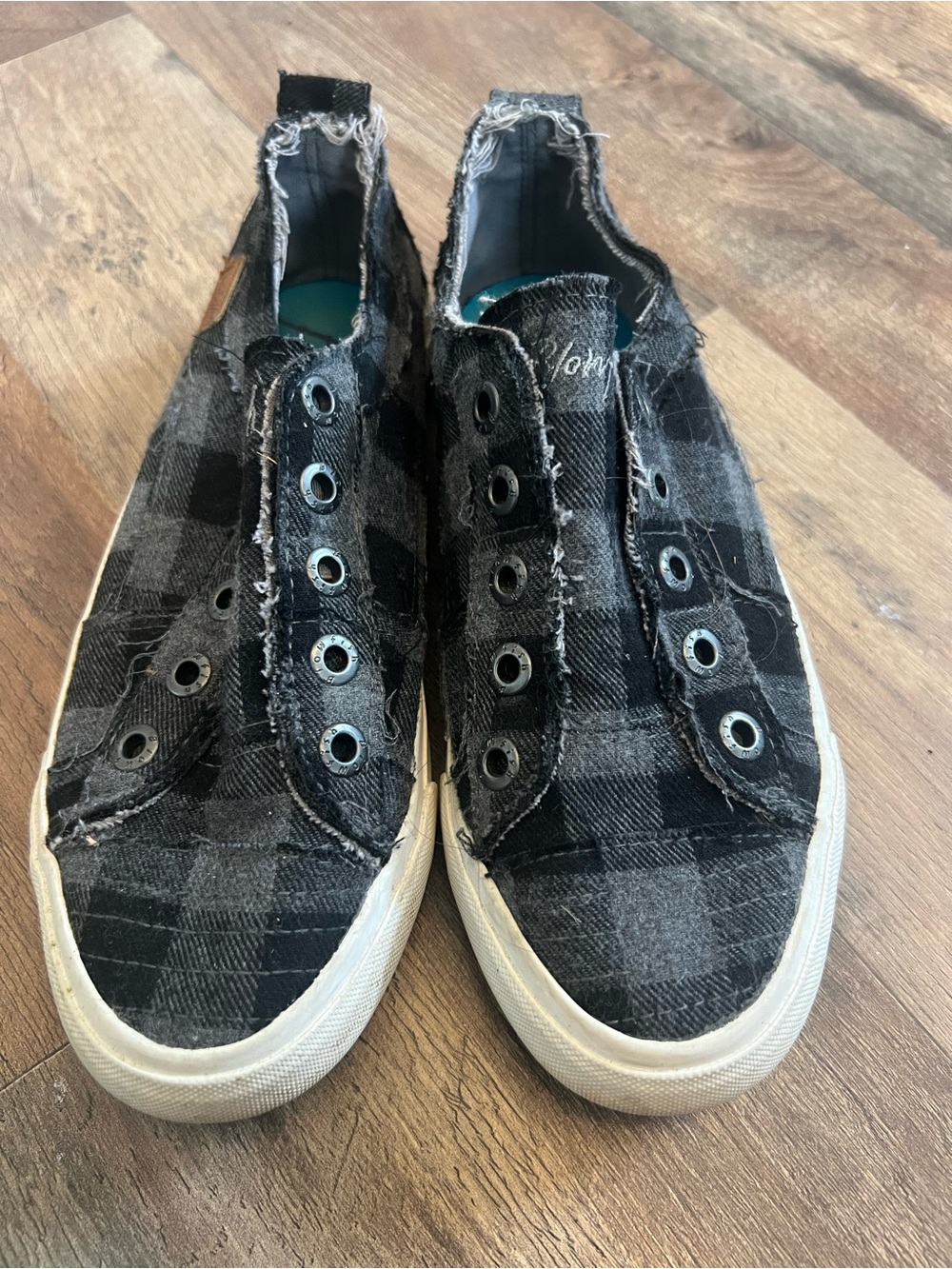 Women’s Casual Slip-On Plaid Sneakers - Black